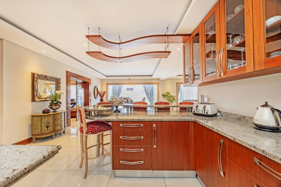 8 Bedroom Property for Sale in Baronetcy Estate Western Cape